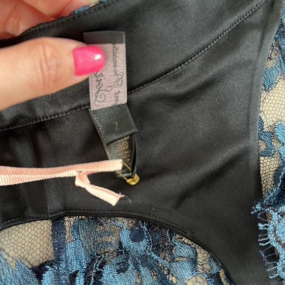 NWT Agent Provocateur Soirée Mei Blue and Black Lace Suspender Garter Size 2 - Picture 4 of 5